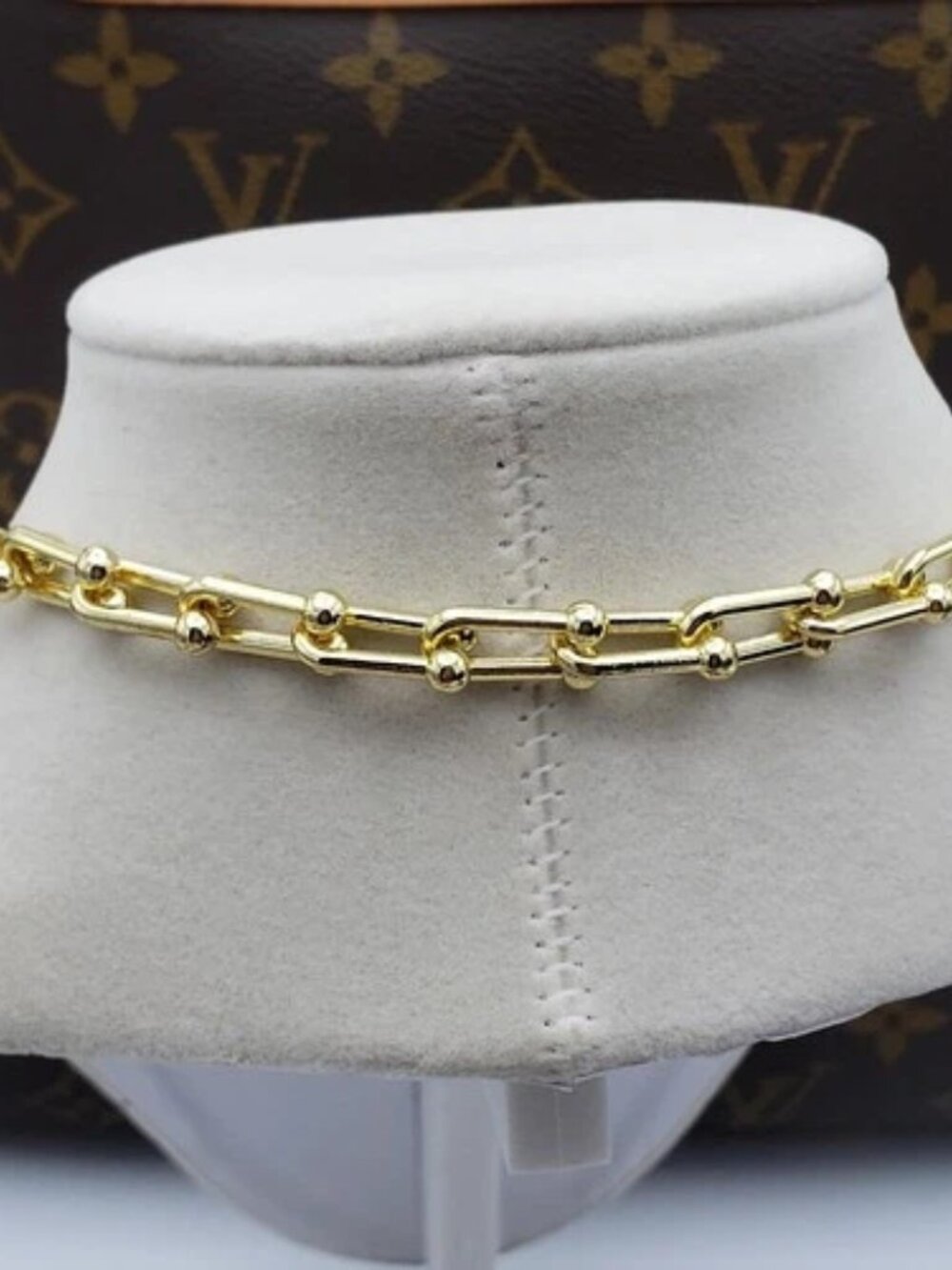 Gold-Plated Necklace with Authentic Louis Vuitton Padlock - Picture 5 of 9
